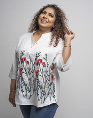 PLUS ZISE FLORAL EMBROIDERED TOP