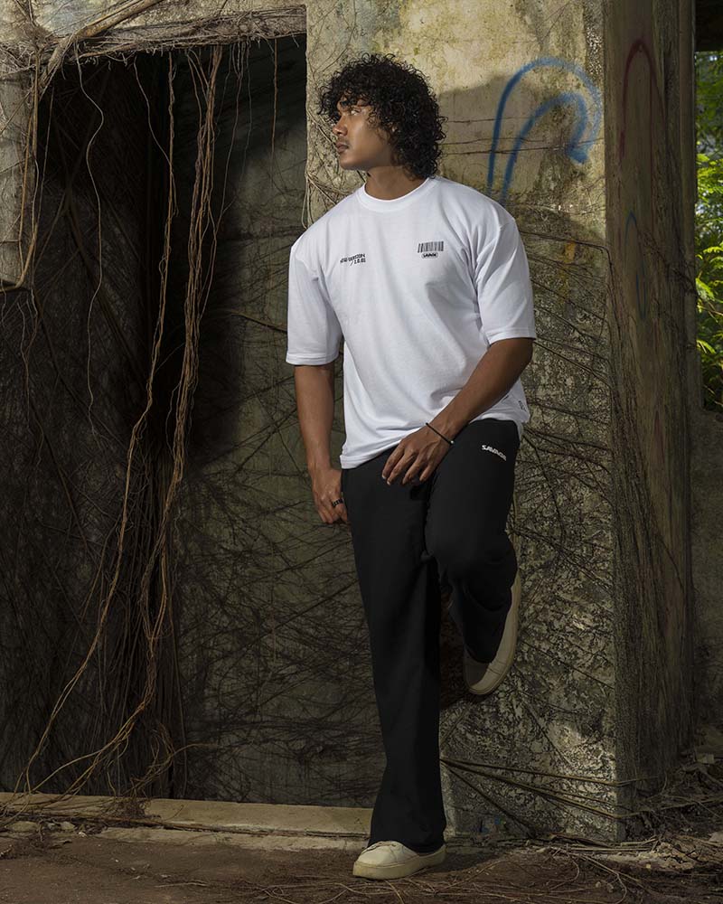 OVERSIZED GRAPHIC T - SHIRT