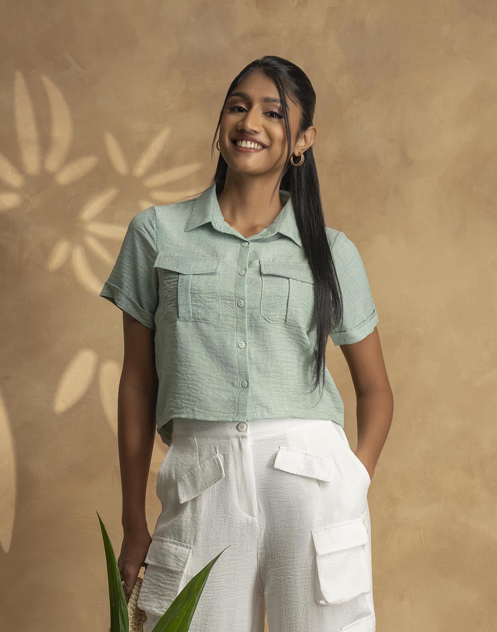 GIVO SHORT SLEEVE CROP SHIRT