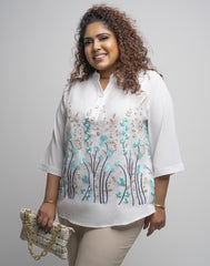PLUS ZISE FLORAL EMBROIDERED TOP
