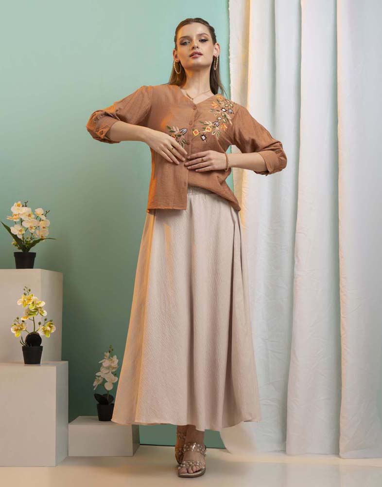 GIVO  EMBROIDERED TOP