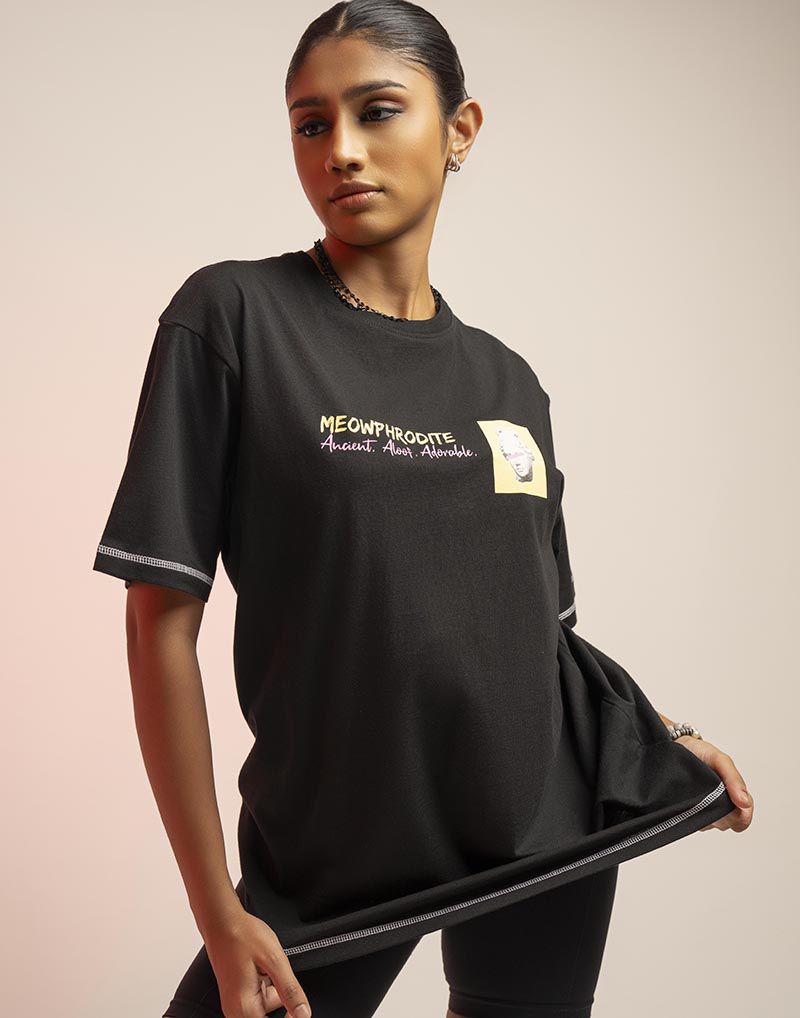 A .   OVERSIZED PRINTED T - SHIRT