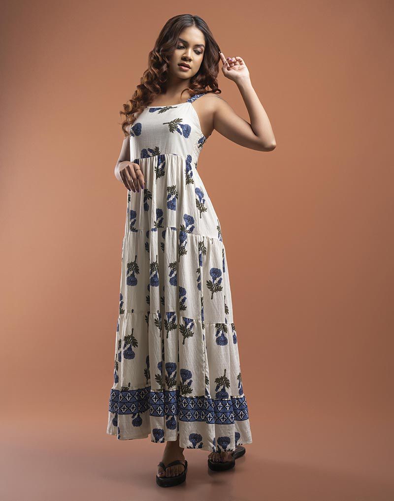 GIVO SLEEVELESS DRESS