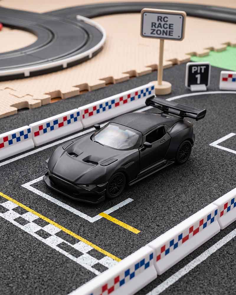 DIE-CAST 1:36 Scale Racing Car